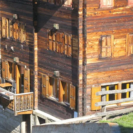 Alpia 26 - Zwei Zimmerwohnung In Traditionellem Walliser Haus Gasenried Exterior photo