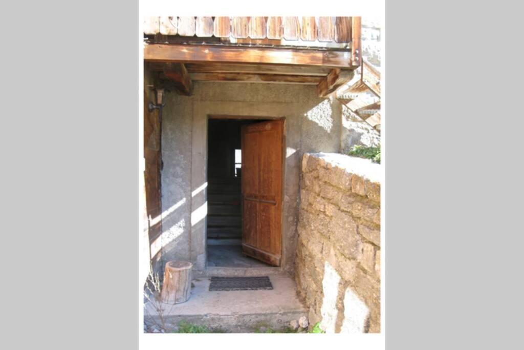 Apartment Alpia 26 - Zwei Zimmerwohnung In Traditionellem Walliser Haus