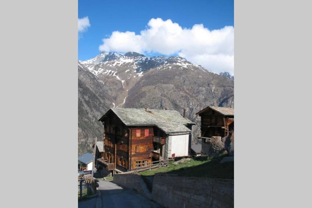 Apartment Alpia 26 - Zwei Zimmerwohnung In Traditionellem Walliser Haus