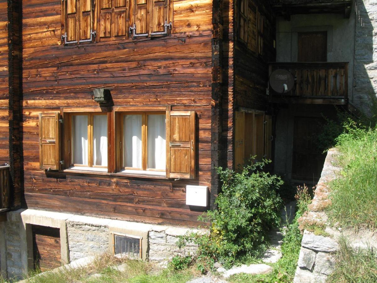 Alpia 26 - Zwei Zimmerwohnung In Traditionellem Walliser Haus *
